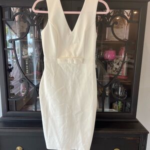 Elegant White Sleeveless Dress
